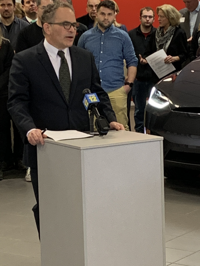 Bruce Becker, president of EV Club of CT, moderating the event introducing Tesla leasing to CT