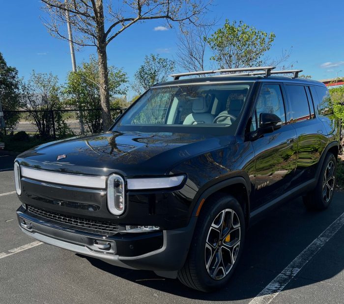 Rivian R1S