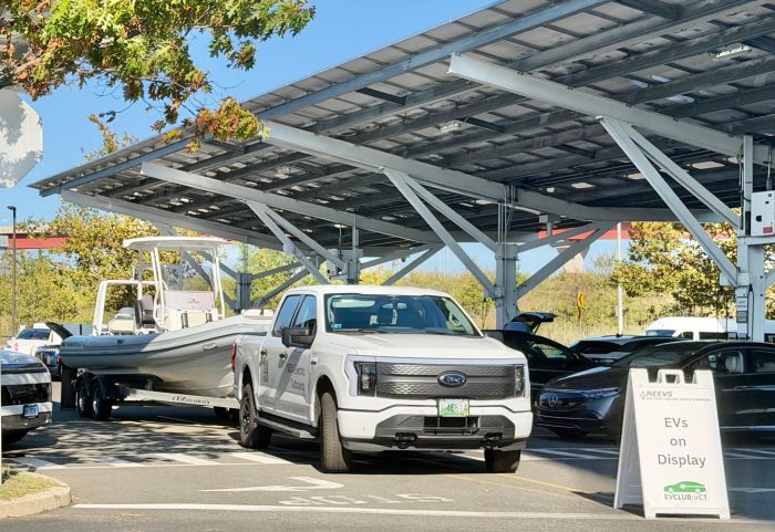 Ford F-150 Lightning towing electric boat
